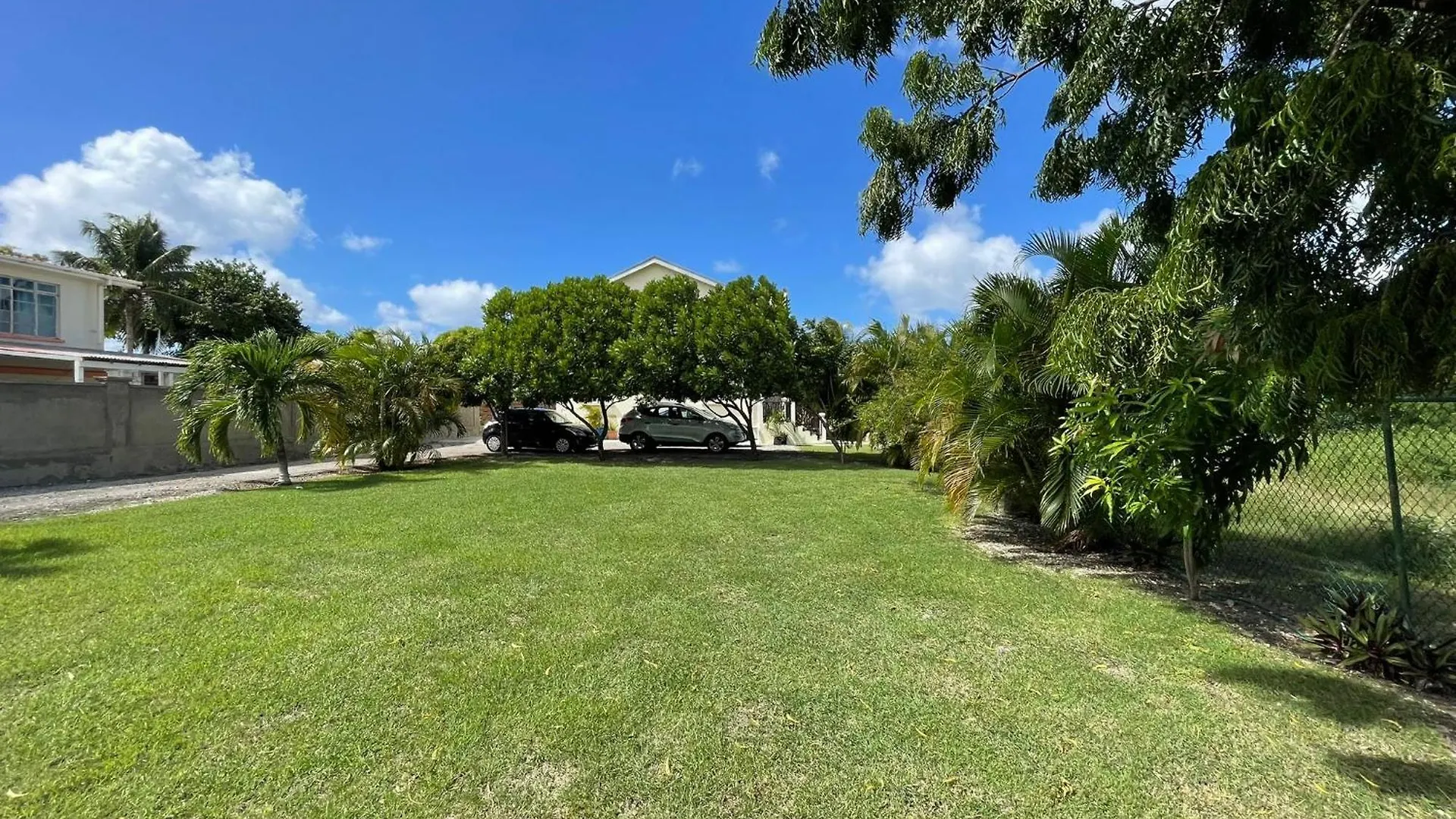 Almond Palm Apartment Saint Michael