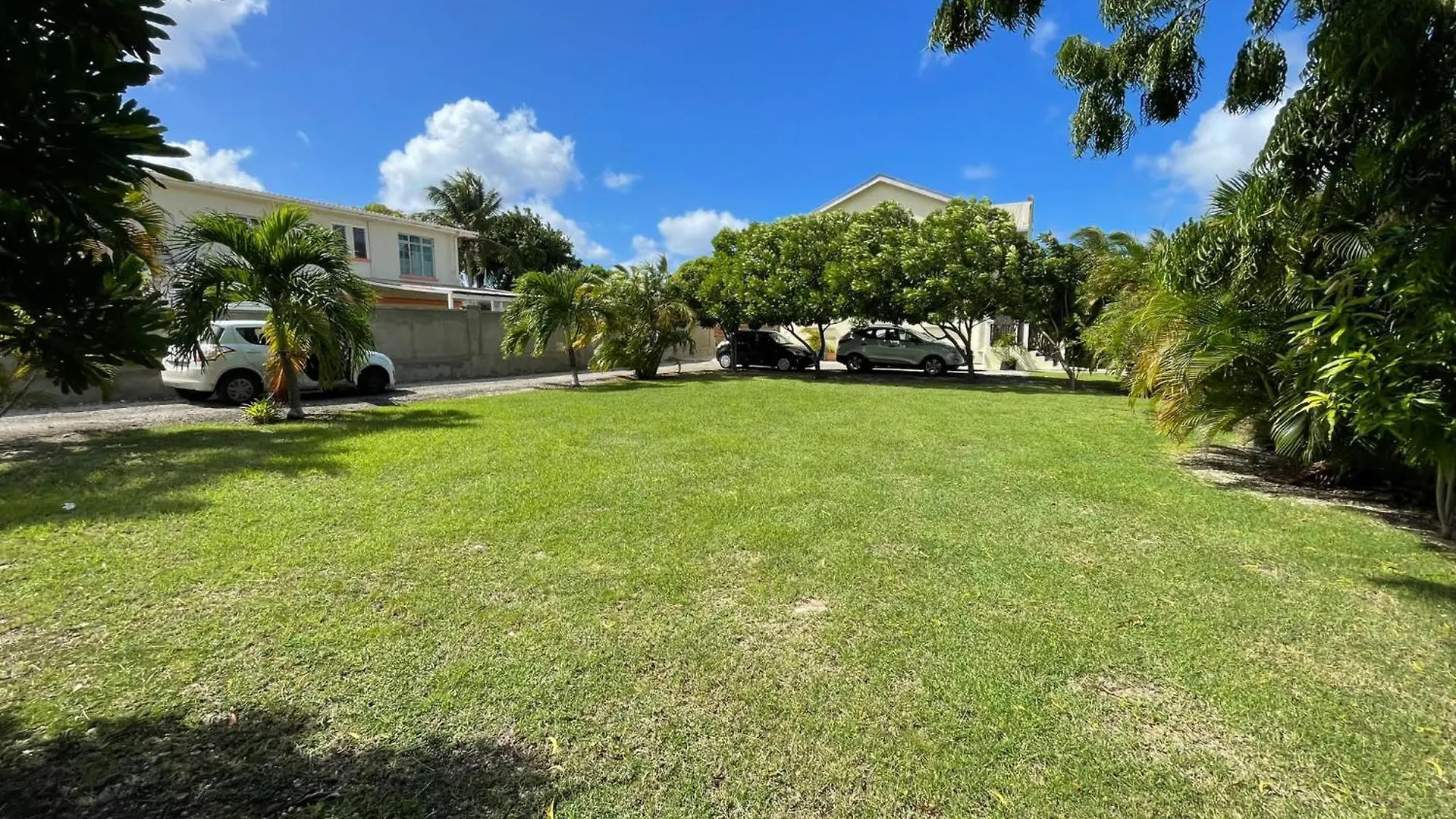 Almond Palm Apartment Saint Michael