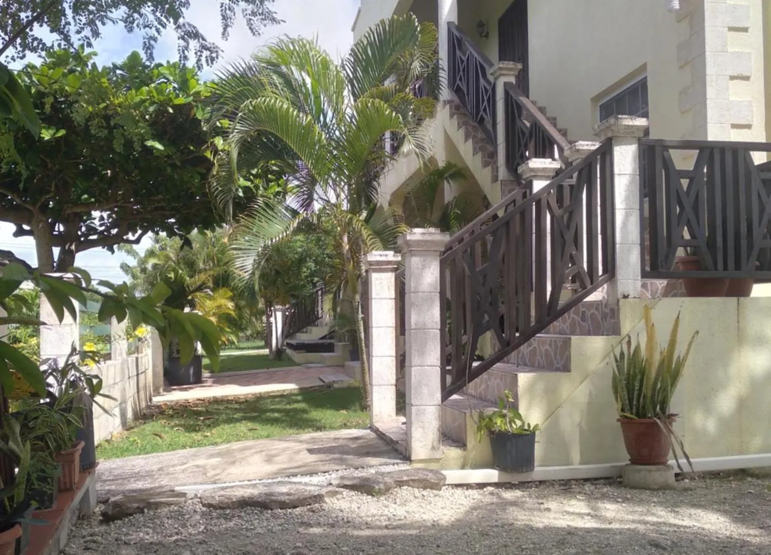 Almond Palm Apartment Saint Michael